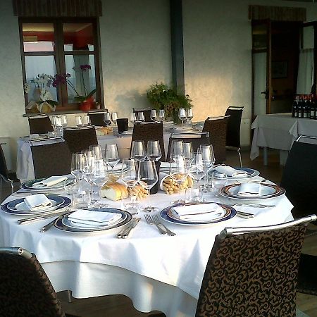 セッラルンガ・ダルバ La Rosa Dei Vini Bed & Breakfast エクステリア 写真