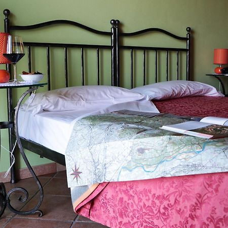 セッラルンガ・ダルバ La Rosa Dei Vini Bed & Breakfast エクステリア 写真