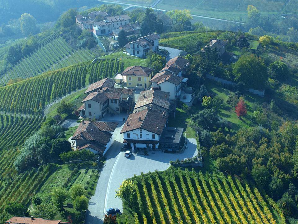 セッラルンガ・ダルバ La Rosa Dei Vini Bed & Breakfast エクステリア 写真