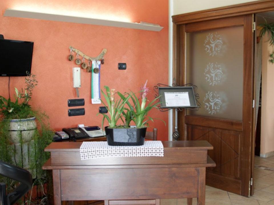 セッラルンガ・ダルバ La Rosa Dei Vini Bed & Breakfast エクステリア 写真