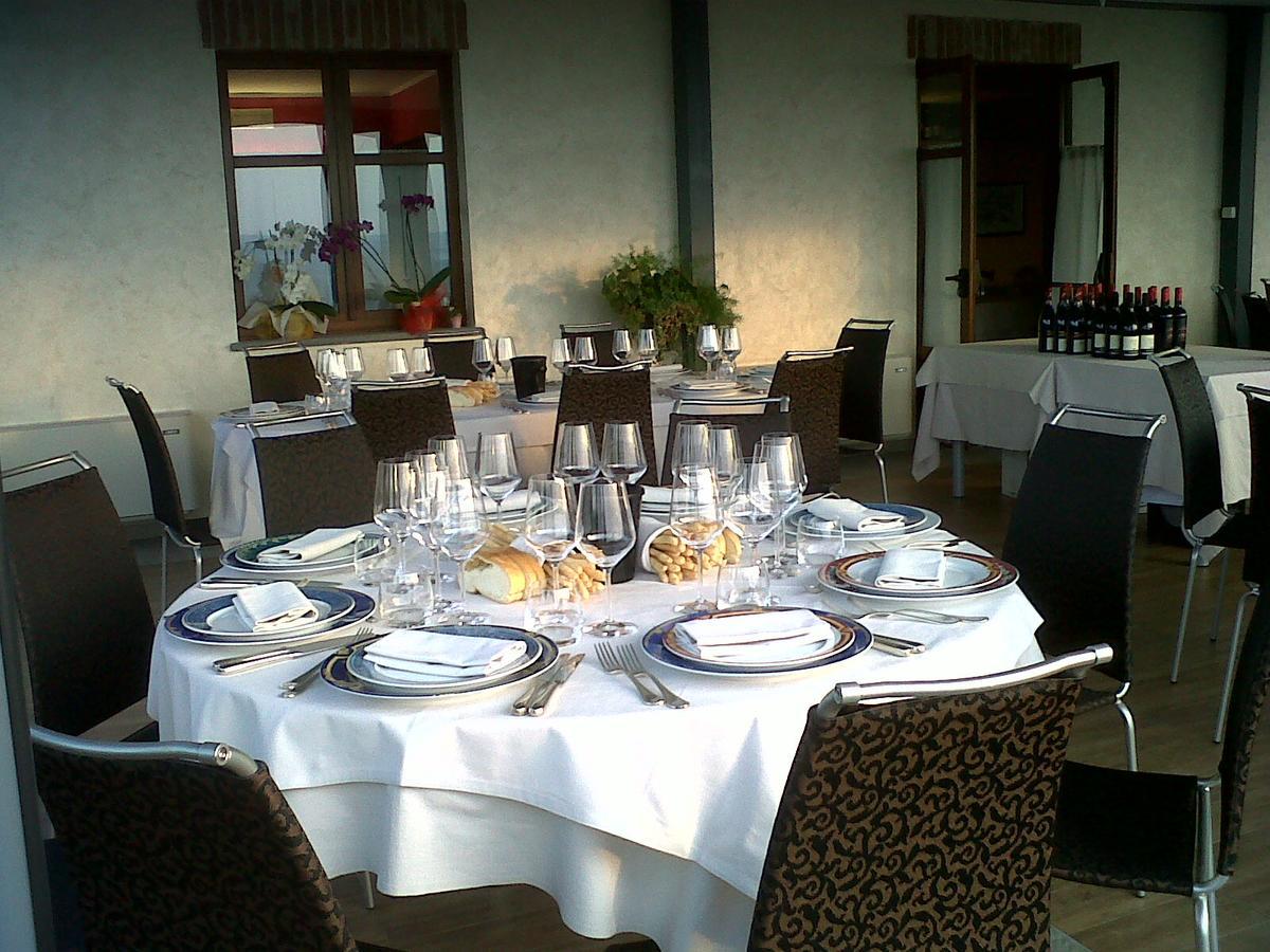 セッラルンガ・ダルバ La Rosa Dei Vini Bed & Breakfast エクステリア 写真