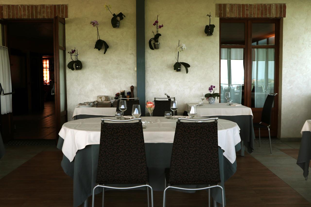 セッラルンガ・ダルバ La Rosa Dei Vini Bed & Breakfast エクステリア 写真