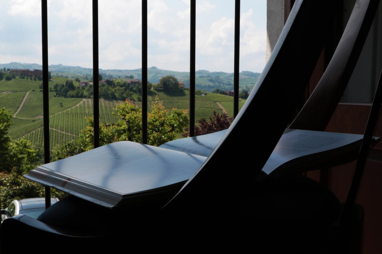 セッラルンガ・ダルバ La Rosa Dei Vini Bed & Breakfast エクステリア 写真