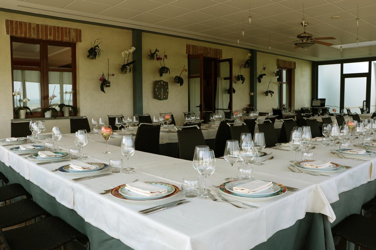 セッラルンガ・ダルバ La Rosa Dei Vini Bed & Breakfast エクステリア 写真